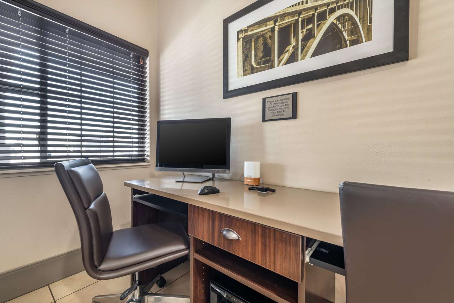 Country Inn & Suites by Radisson, Watertown, SD 17/21