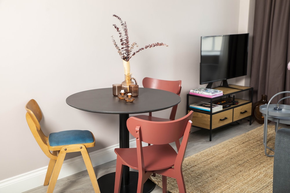 Aldgate Commercial House Apartments 30/37