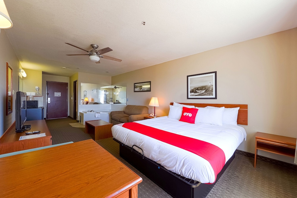 Siletz Bay Beachfront Hotel by OYO Lincoln City 32/71