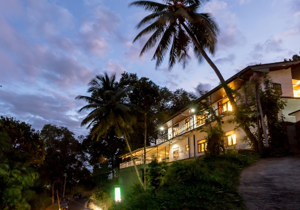 Tamarind Tree Inn 40/47