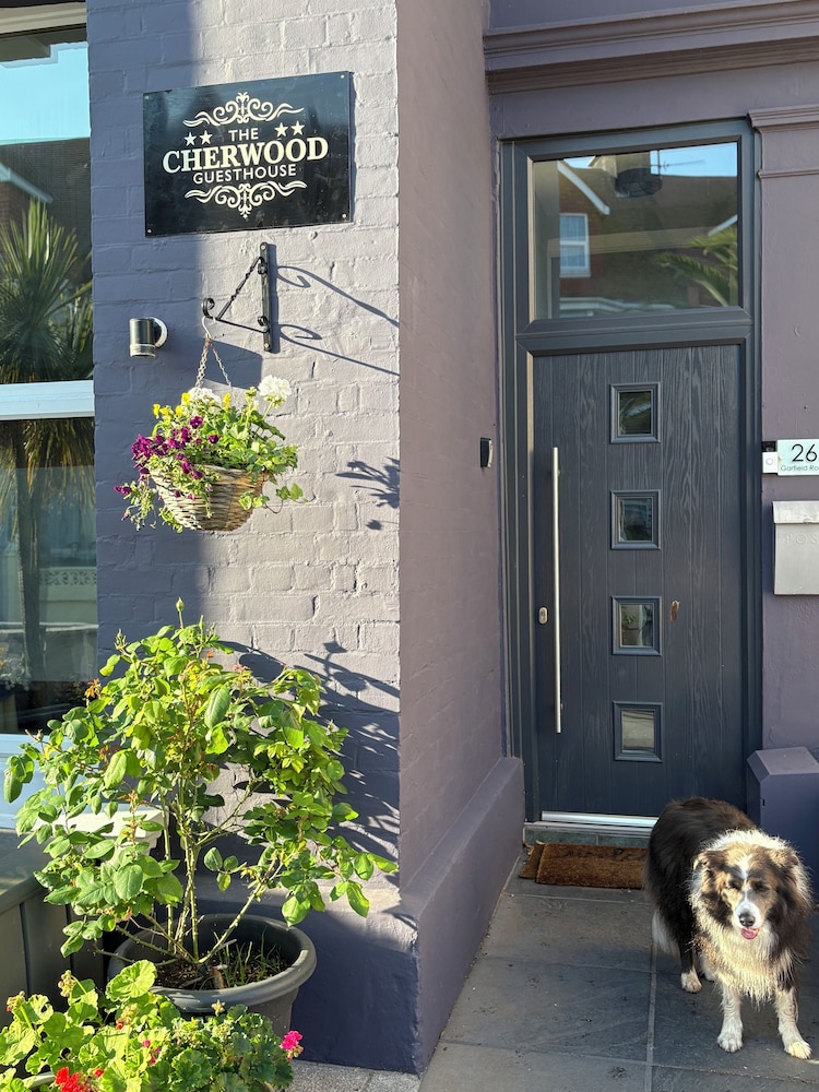 Cherwood Hotel 5/50