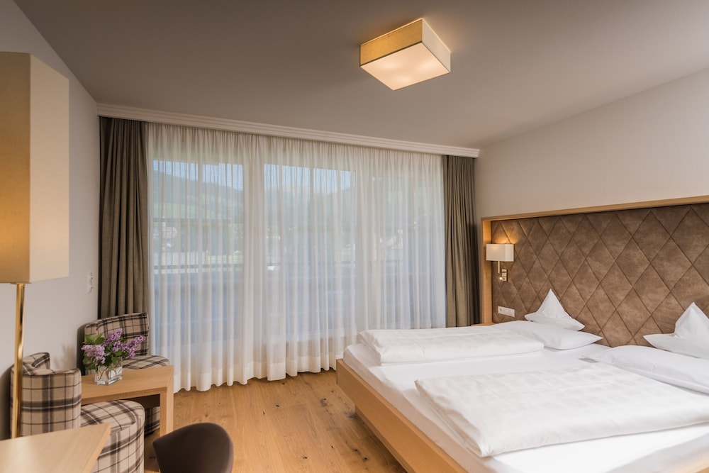 Park Hotel Bellevue 10/64