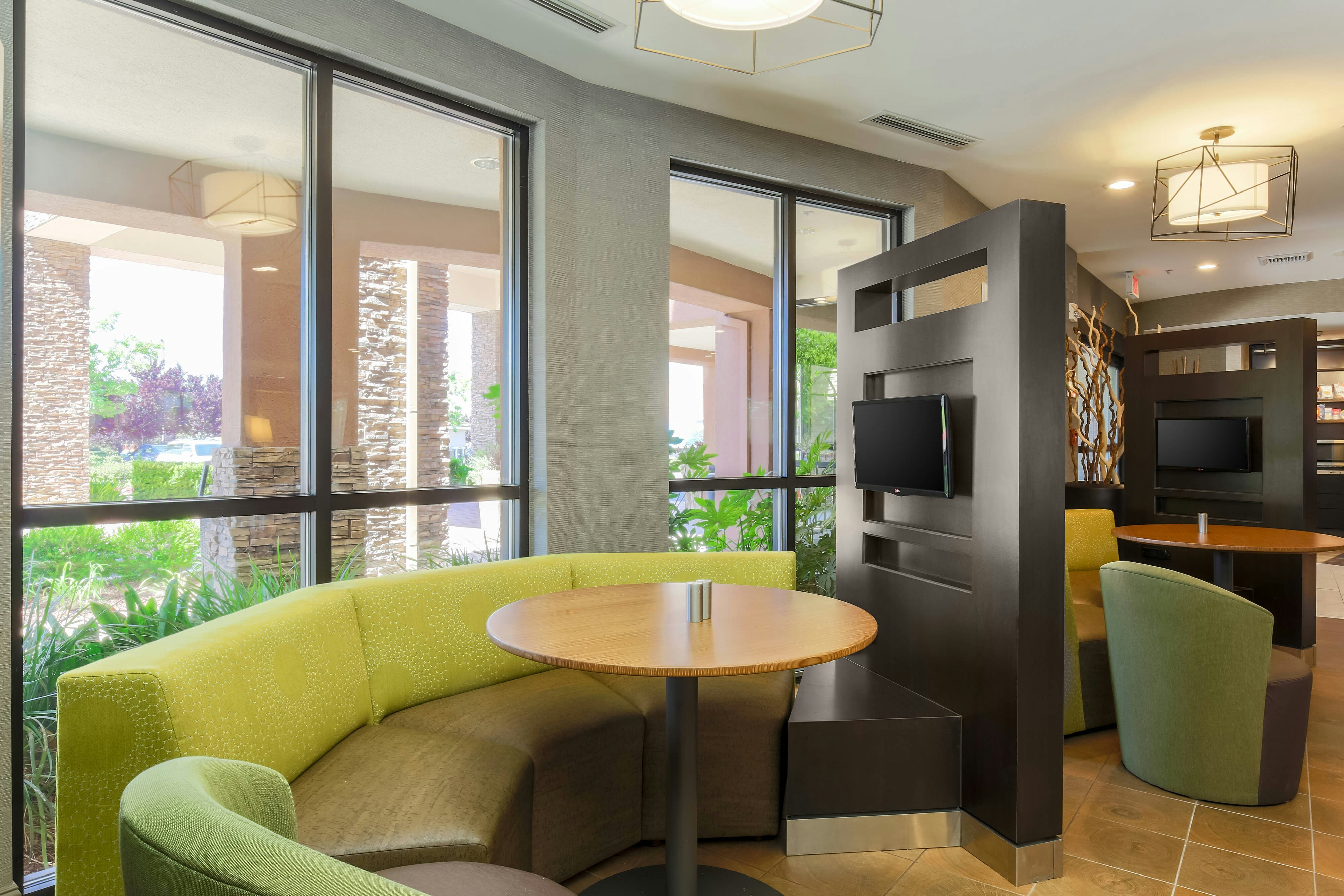 Courtyard by Marriott Roseville Galleria Mall/Creekside Ridge Drive 16/28