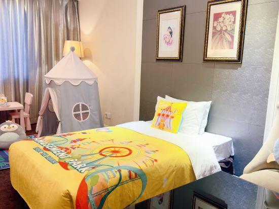 Comfy, Family, Suite