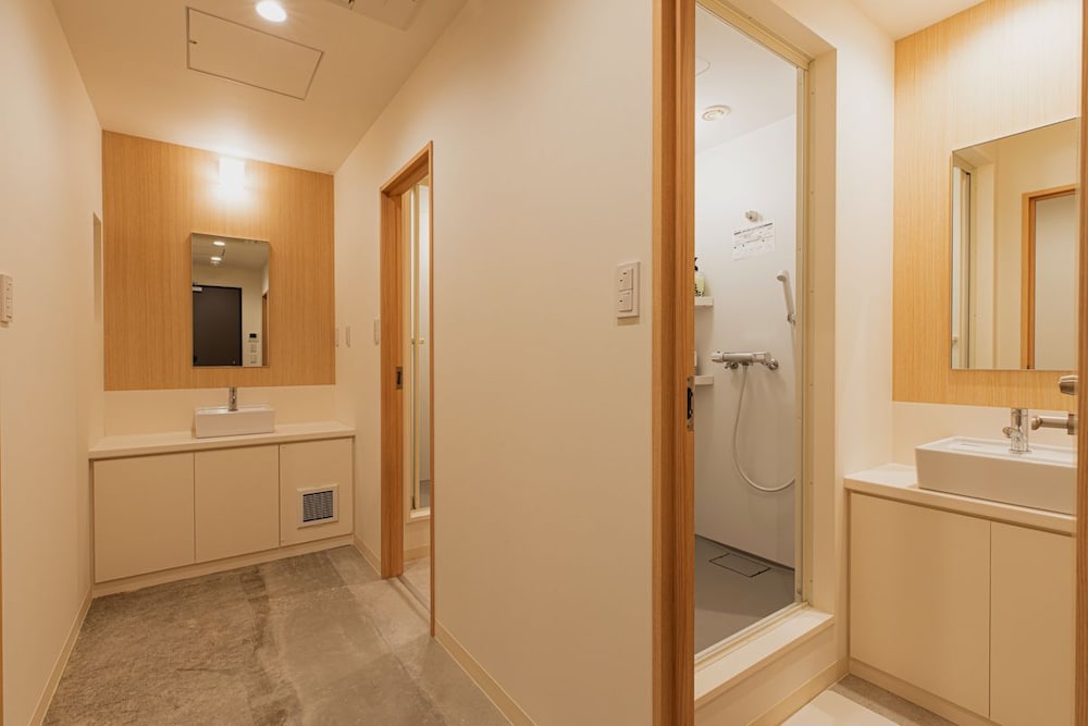 Female Dorm, Female Only, Shared Bathroom