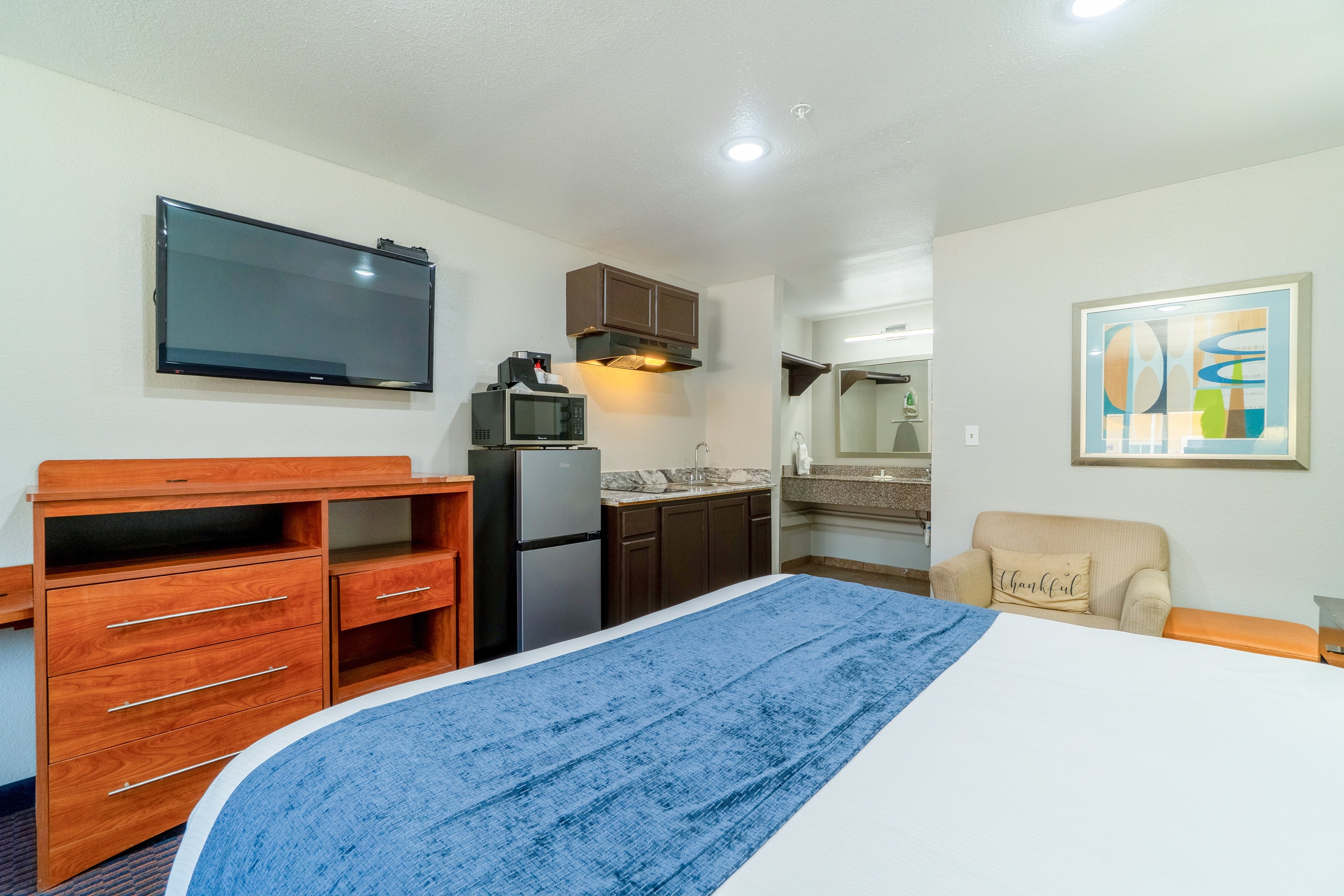 Atria Inn & Suites Kitchenette 31/43