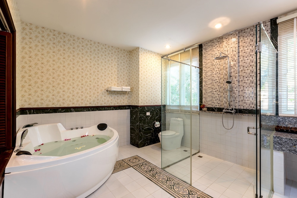 Racha Island Resort (ex Rayaburi Resort) 50/50