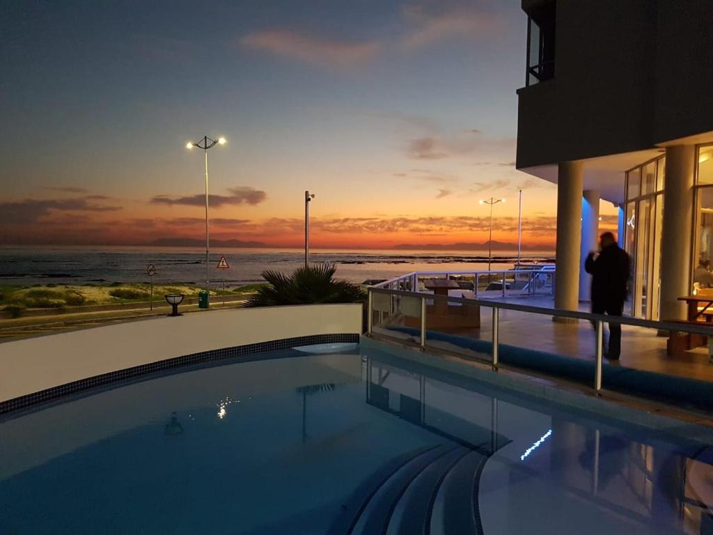 False Bay Inn 48/50