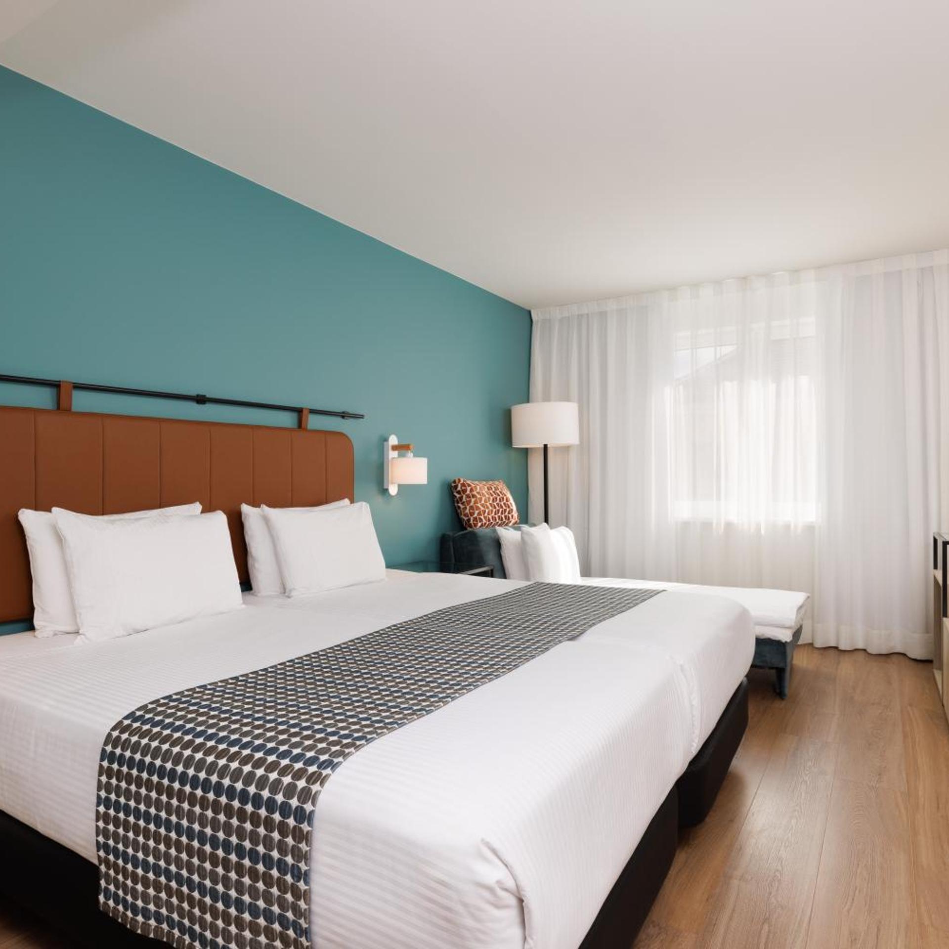 Room, Triple, Single Bed