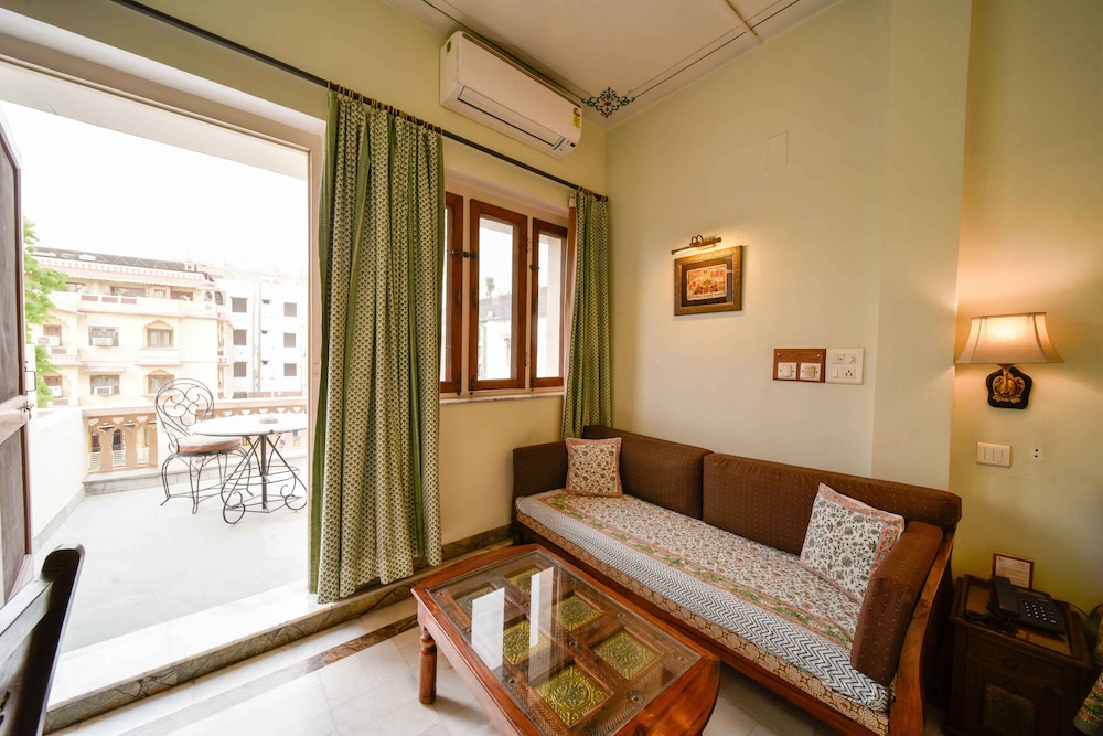 Hotel Arya Niwas 28/47