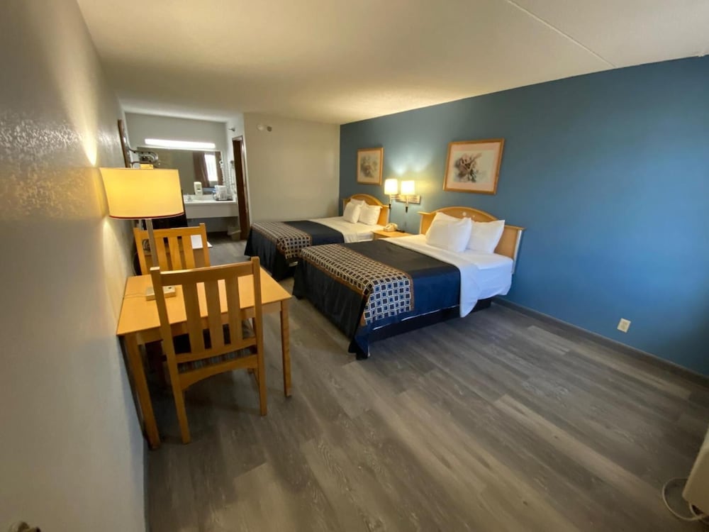 Econo Lodge Branson Theater District 8/40