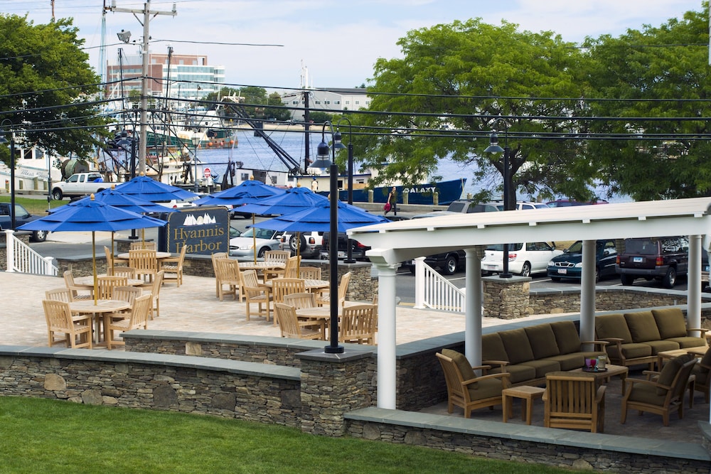 Hyannis Harbor Hotel 31/33