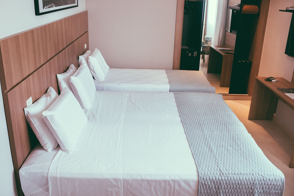 Silver, Triple, 1 King and 1 Single Beds, Double and Twin Beds