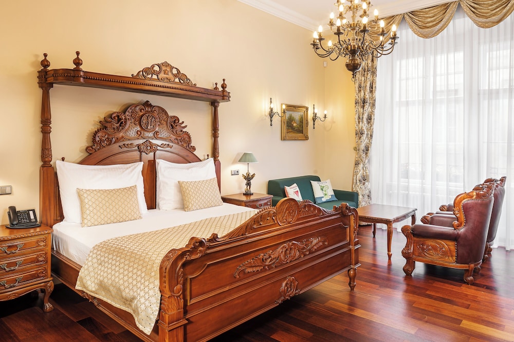 DELUXE, SUITE