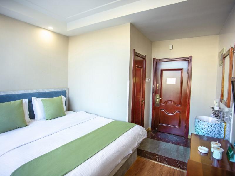 GreenTree Alliance Hulunbeier Zhalantun Railway Station Hotel 24/42