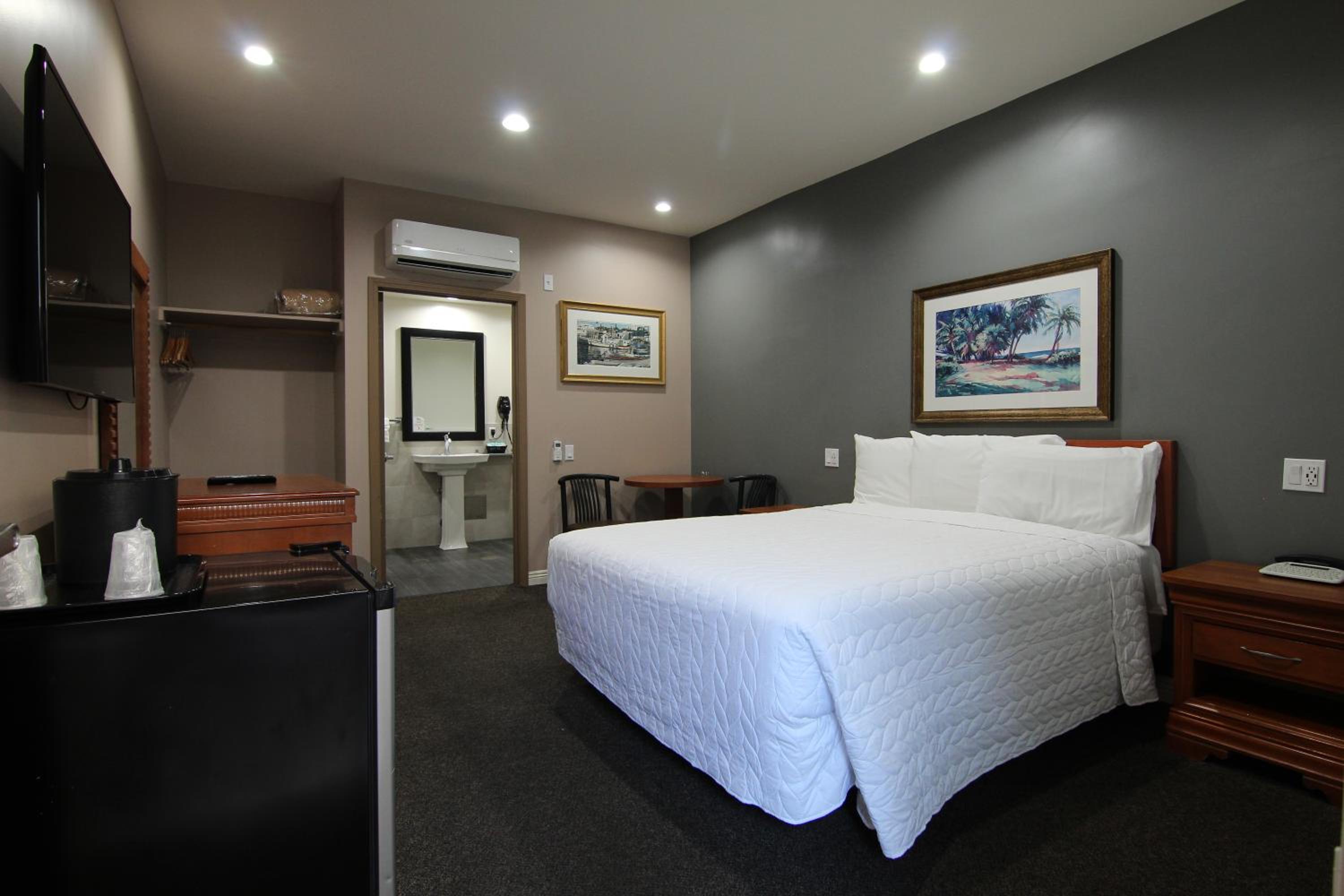 Room, Queen Bed, Accessible