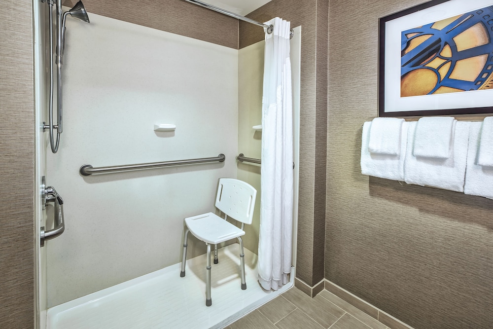 Holiday Inn Express & Suites Dayton South - I-675 18/48