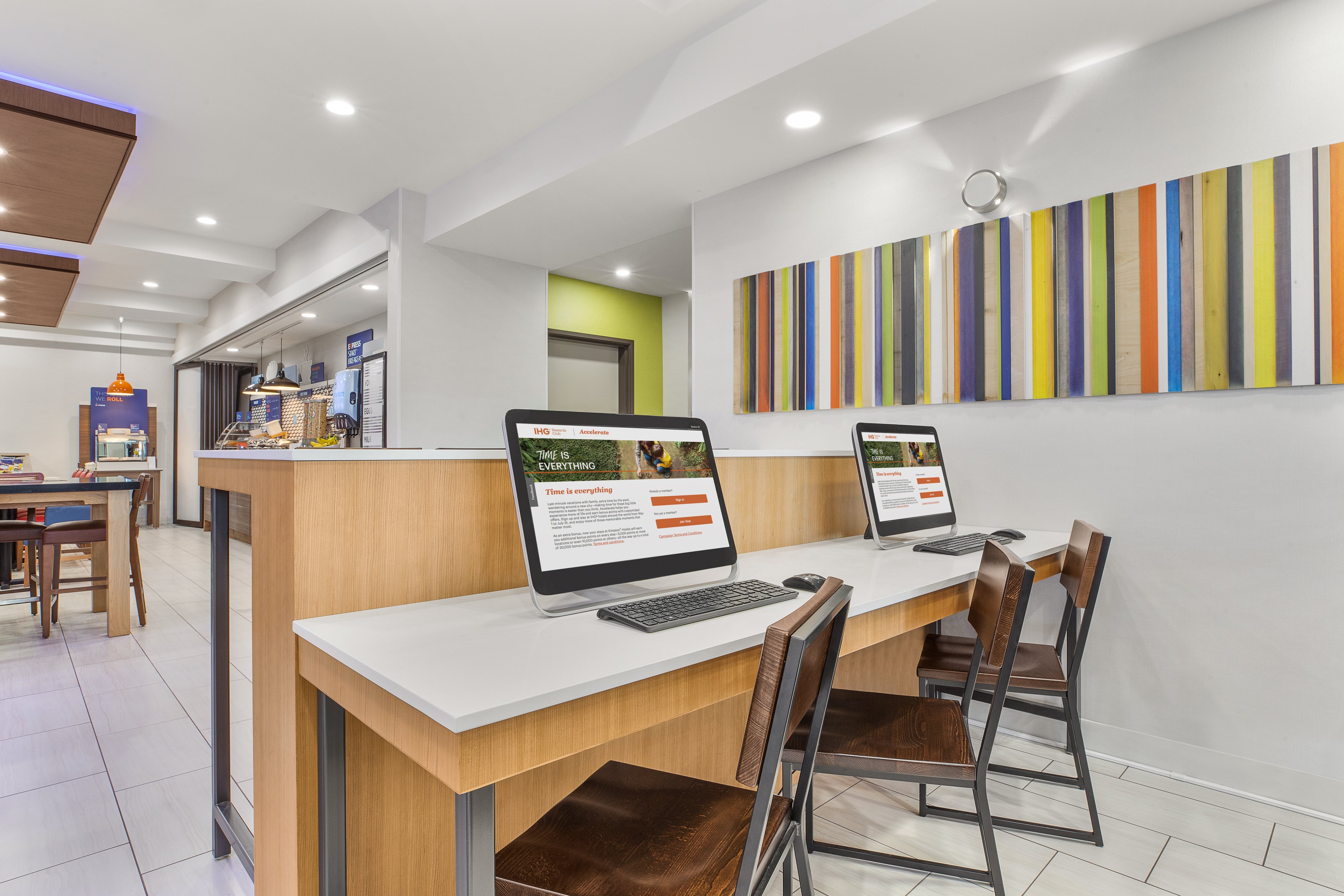 Holiday Inn Express Hotel Suites Tacoma 44/46