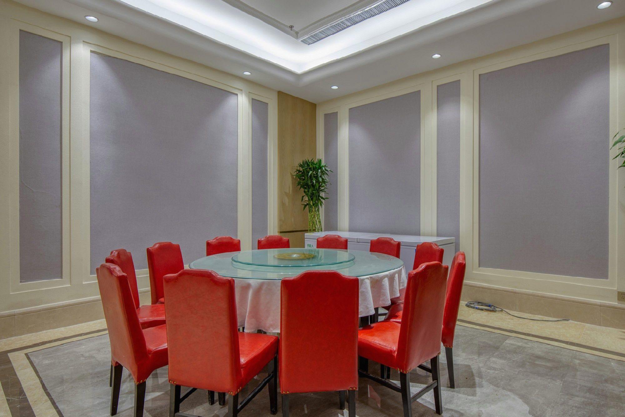 Vienna Hotel (Beijing Changping Science and Technology Park) 42/48