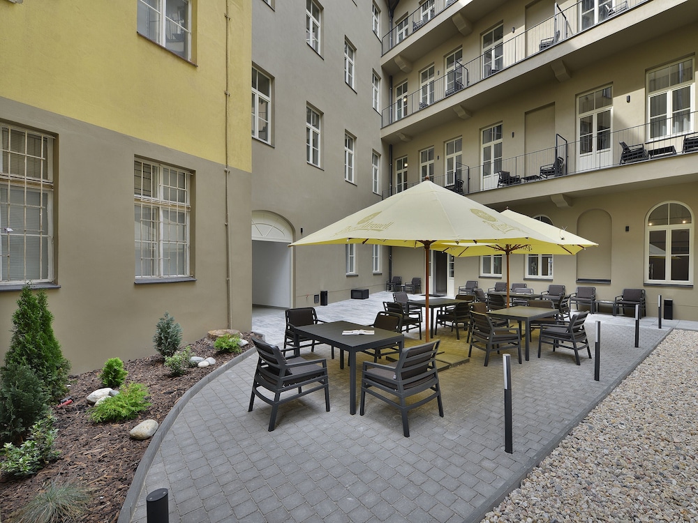 Ea Hotel New Town 42/47