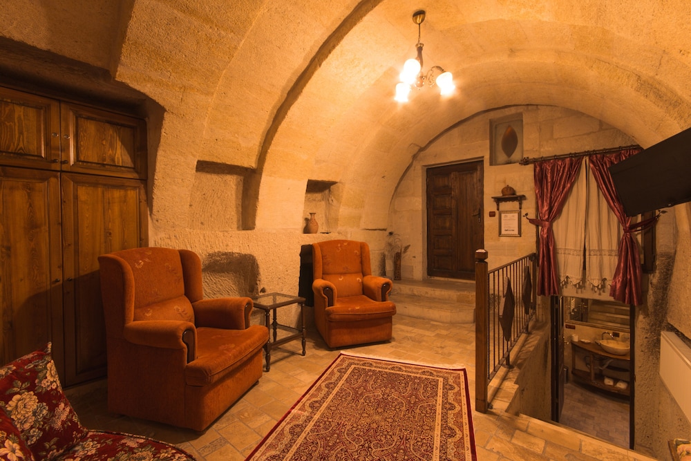 Mystic Cave House Hotel 24/50