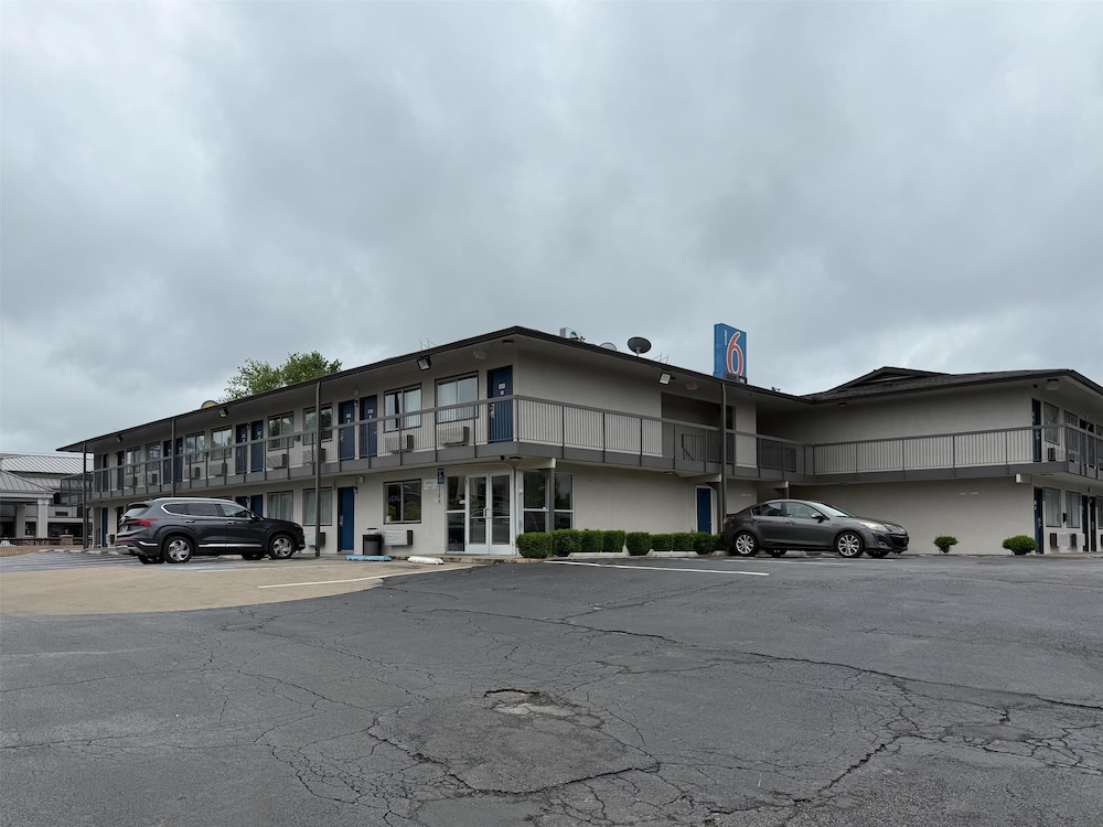 Motel6 Murfreesboro, TN 53/59