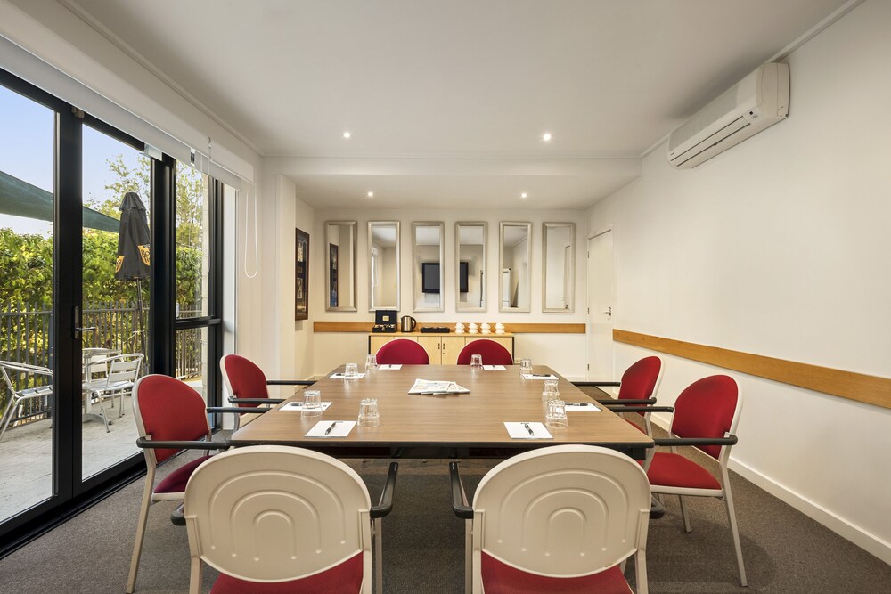 Quest Frankston 28/30