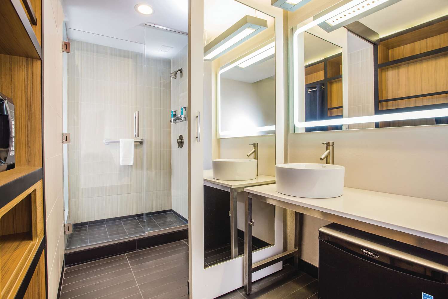 La Quinta Inn & Suites by Wyndham Winchester 43/44