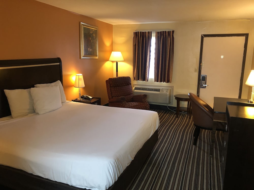 Nendels Inn and Suites Dodge City Airport 5/35