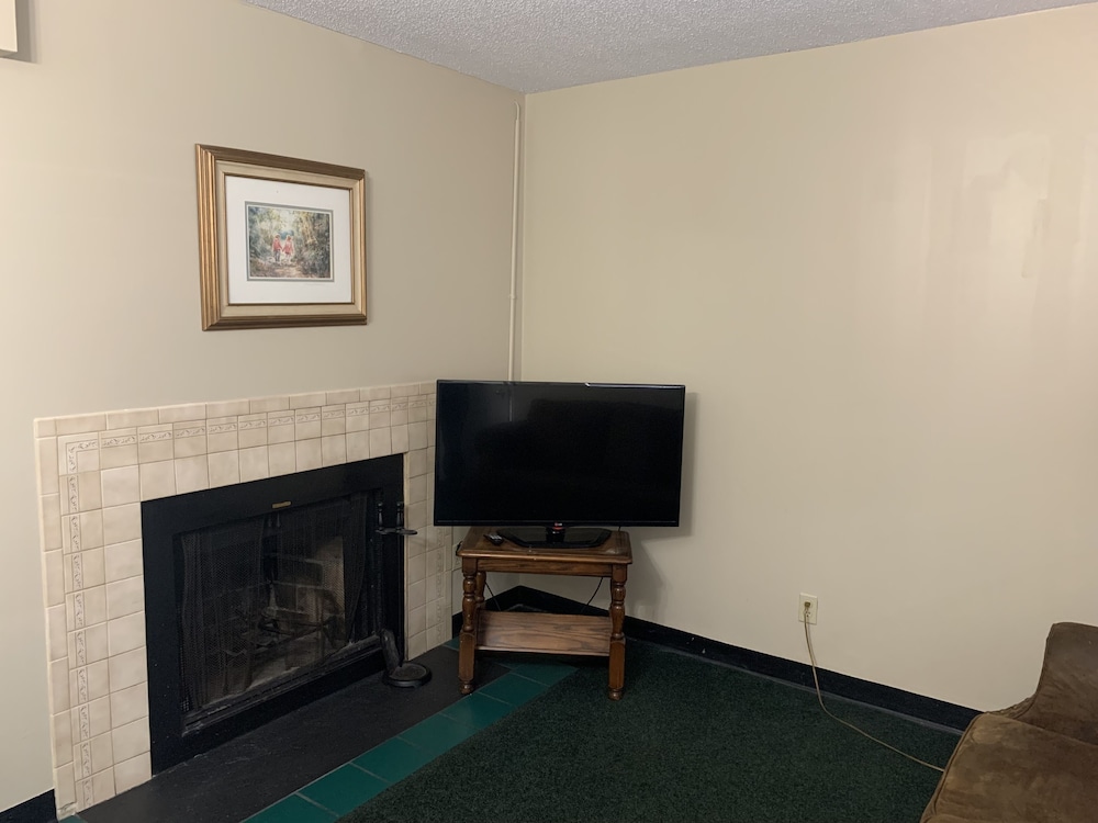 Oak Square Condominiums 37/50