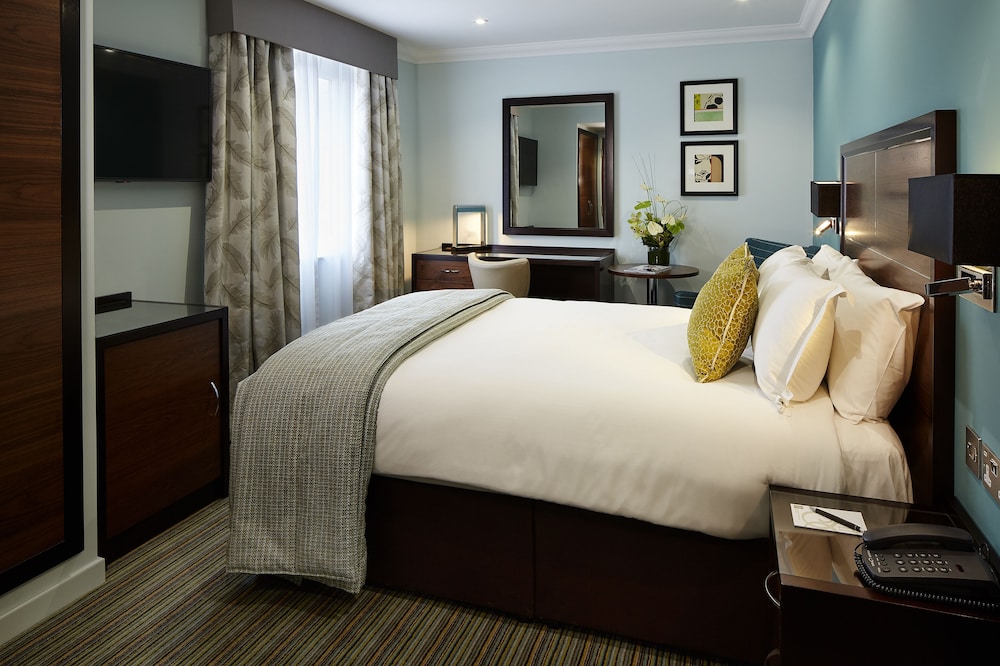 SIR CHRISTOPHER WREN HOTEL AND SPA 24/84