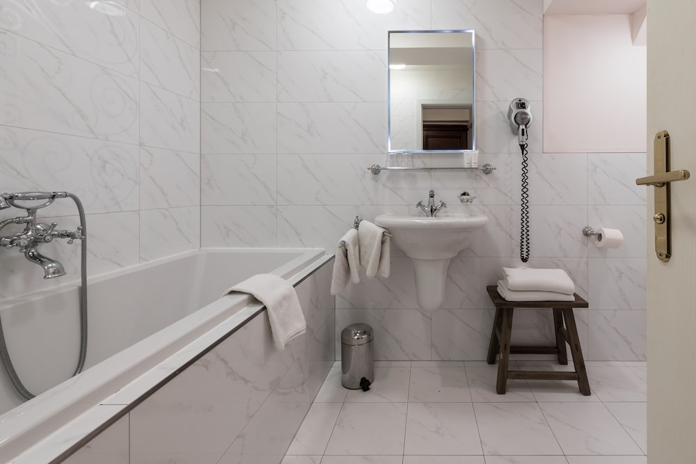 Monastery Garden 70/70