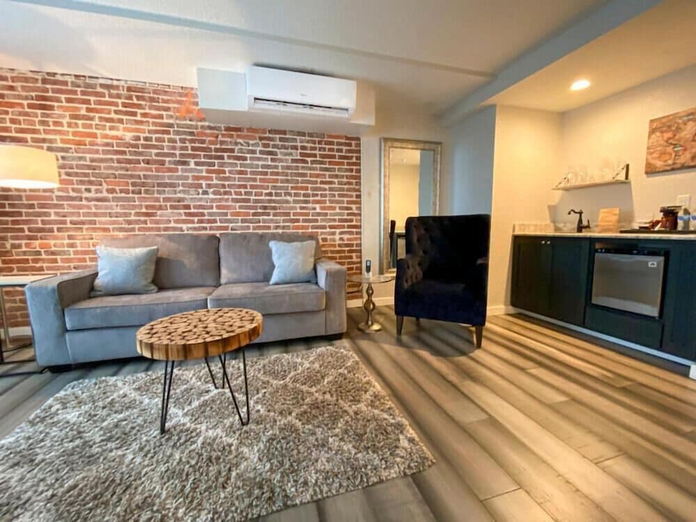 Artisan Downtown 58/80