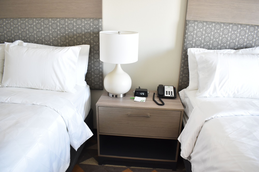 Holiday Inn Kansas City - Northeast 16/55