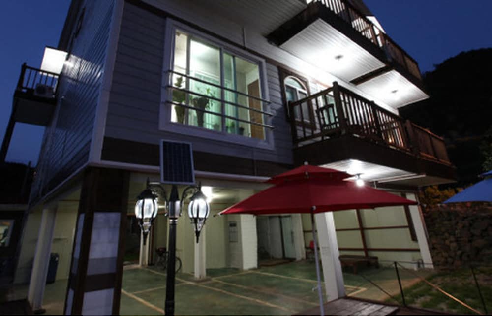 Sand Beach Pension 3/50