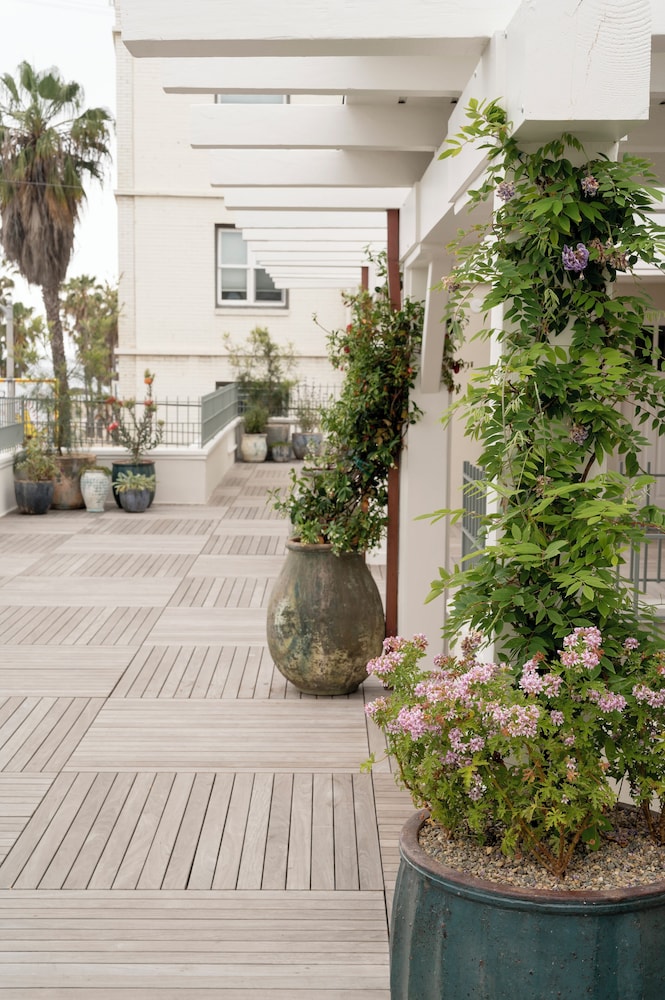 Gjelina Hotel 3/50