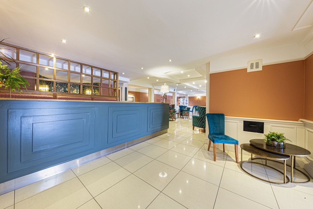 The Beaches Hotel 11/100