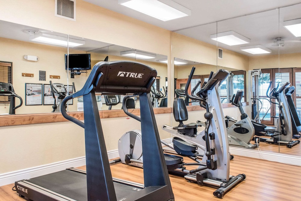 Comfort Inn Suites Sheridan 12/25