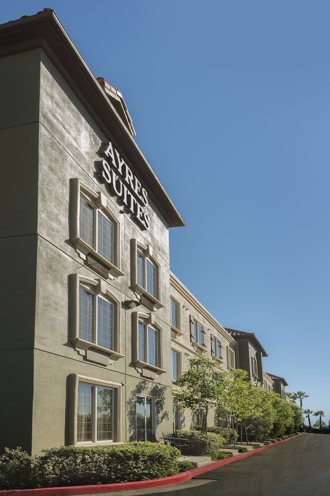 Ayres Suites Mission Viejo 2/49