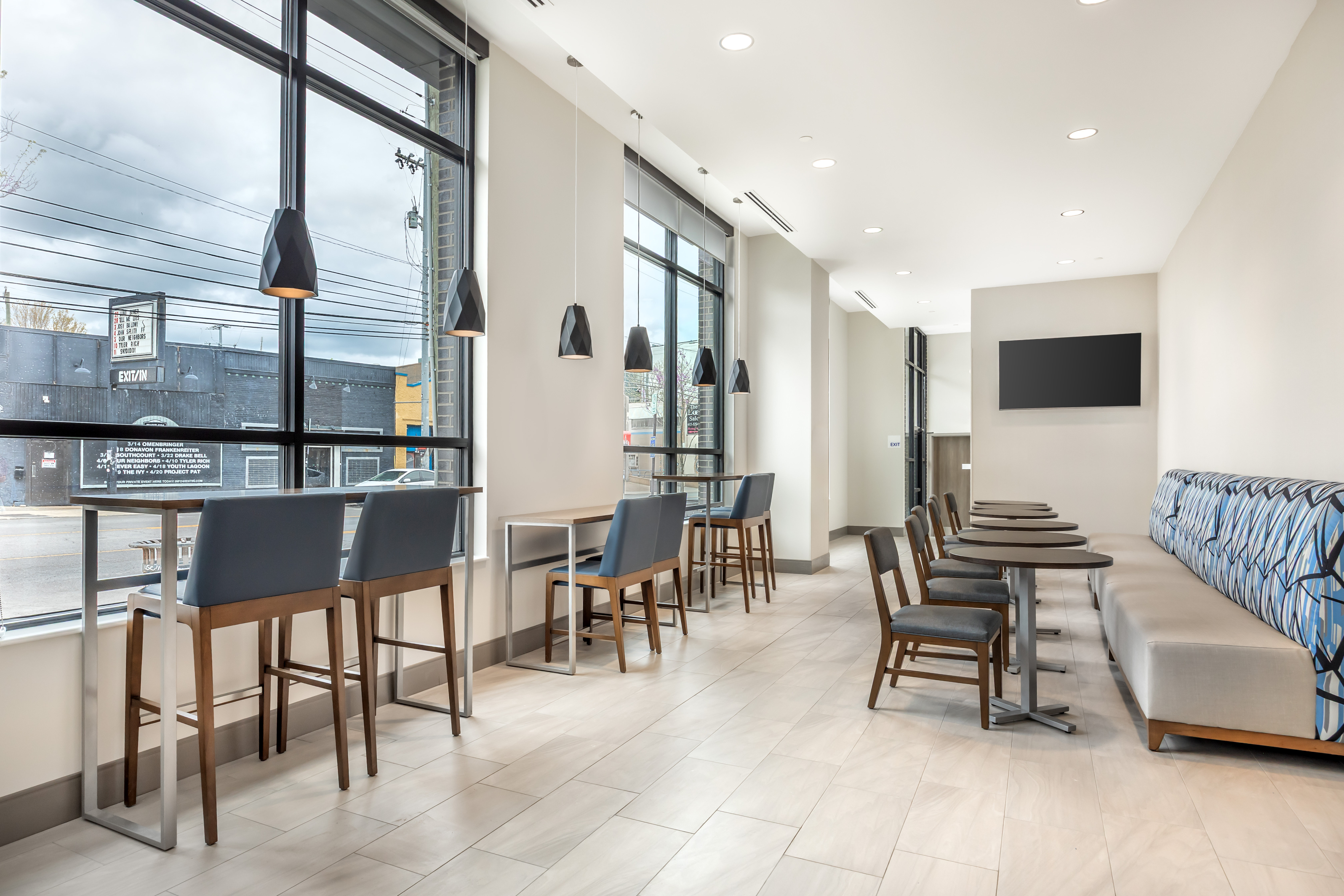 Holiday Inn Express & Suites Nashville West End - Univ Area, an IHG Hotel 36/42