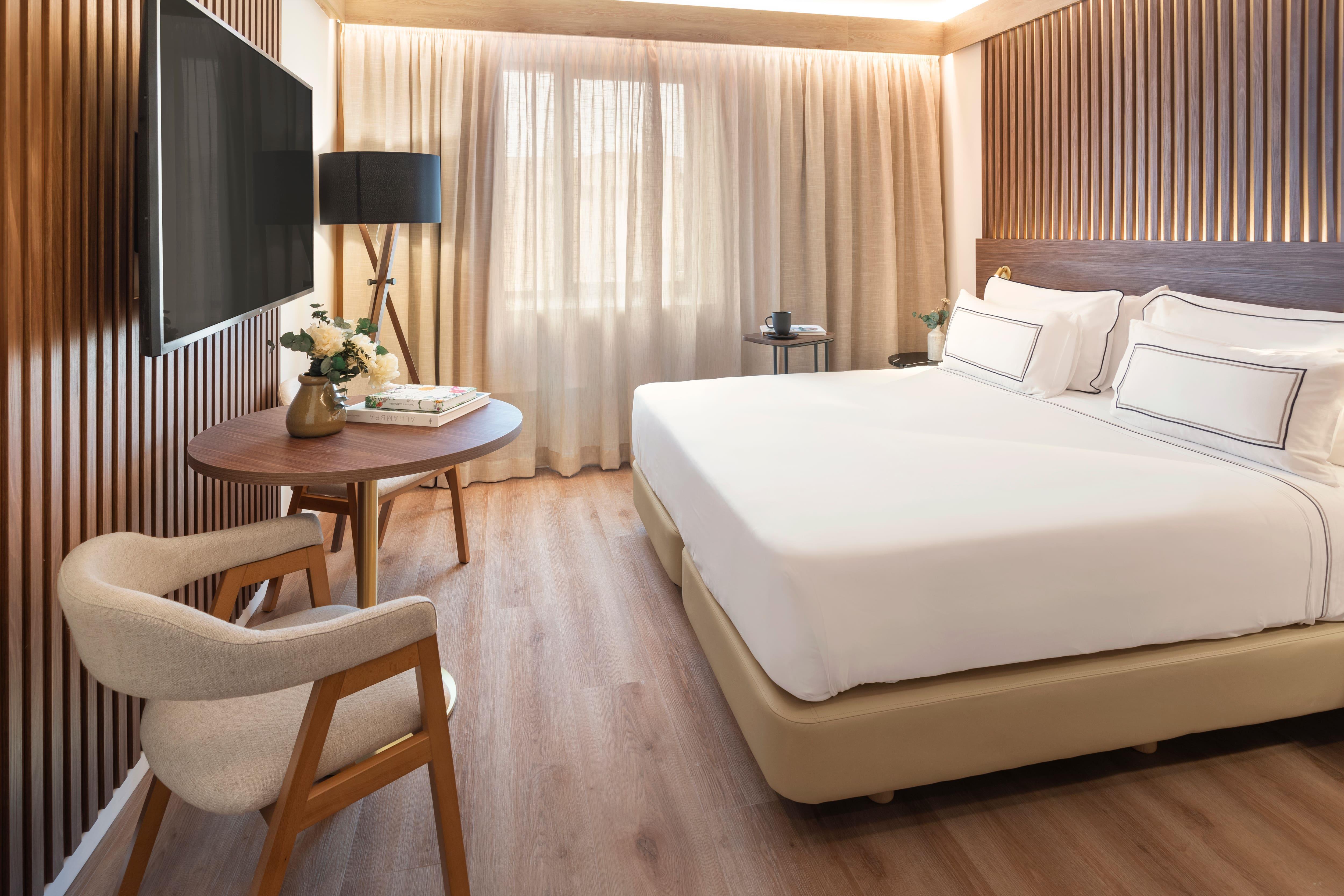 2 Bedrooms, Master, the Level, Suite