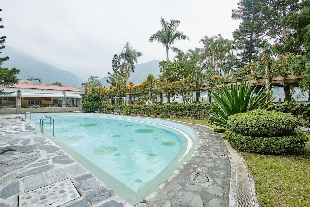 Rainbow Resort 44/49