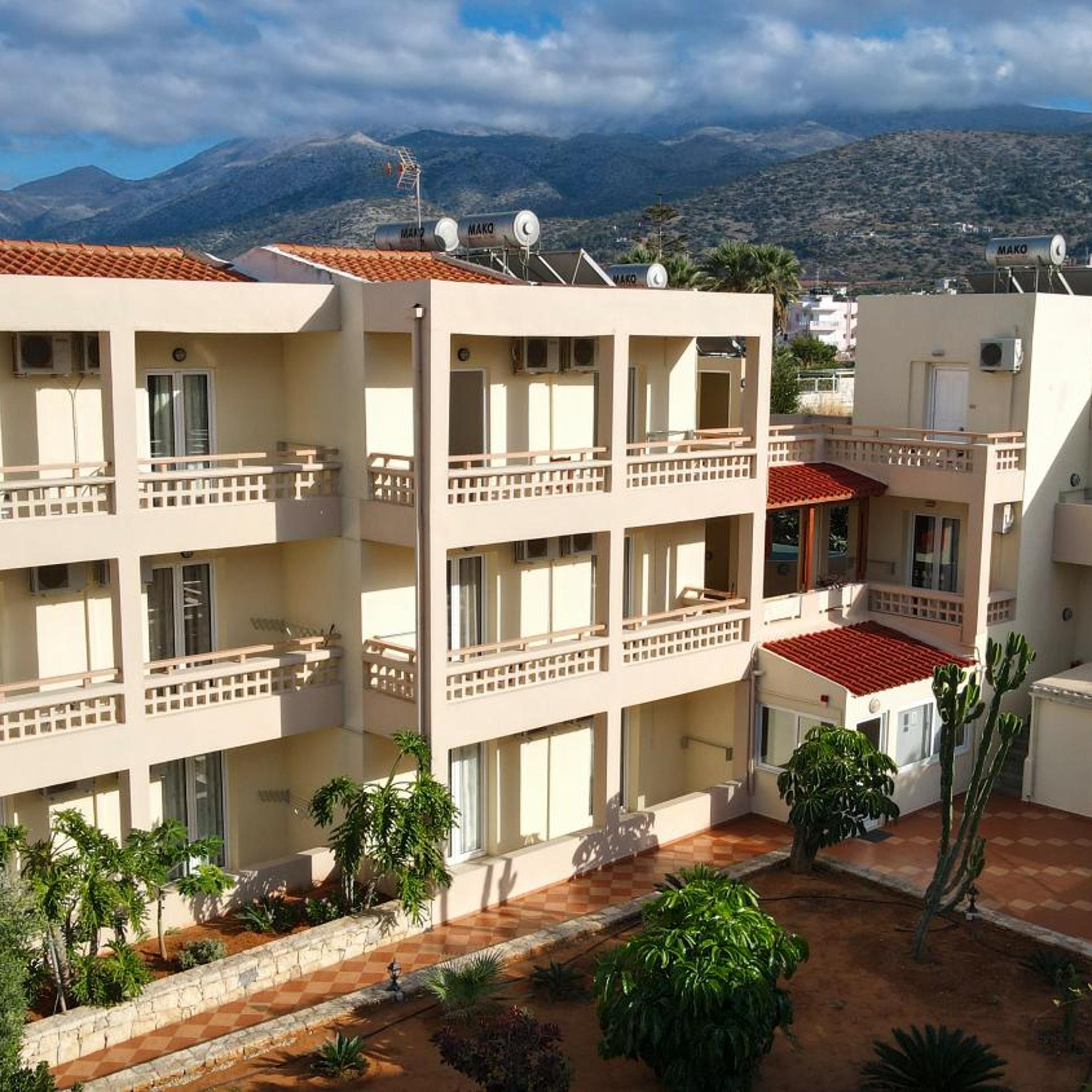 Sunset Studios Apartments 3/50