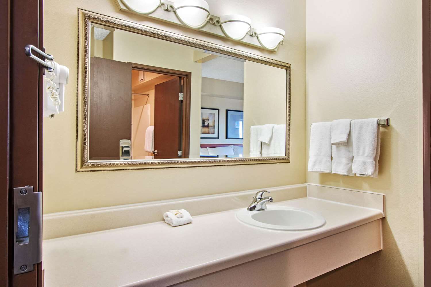 La Quinta Inn & Suites by Wyndham Albuquerque Journal Ctr NW 46/49