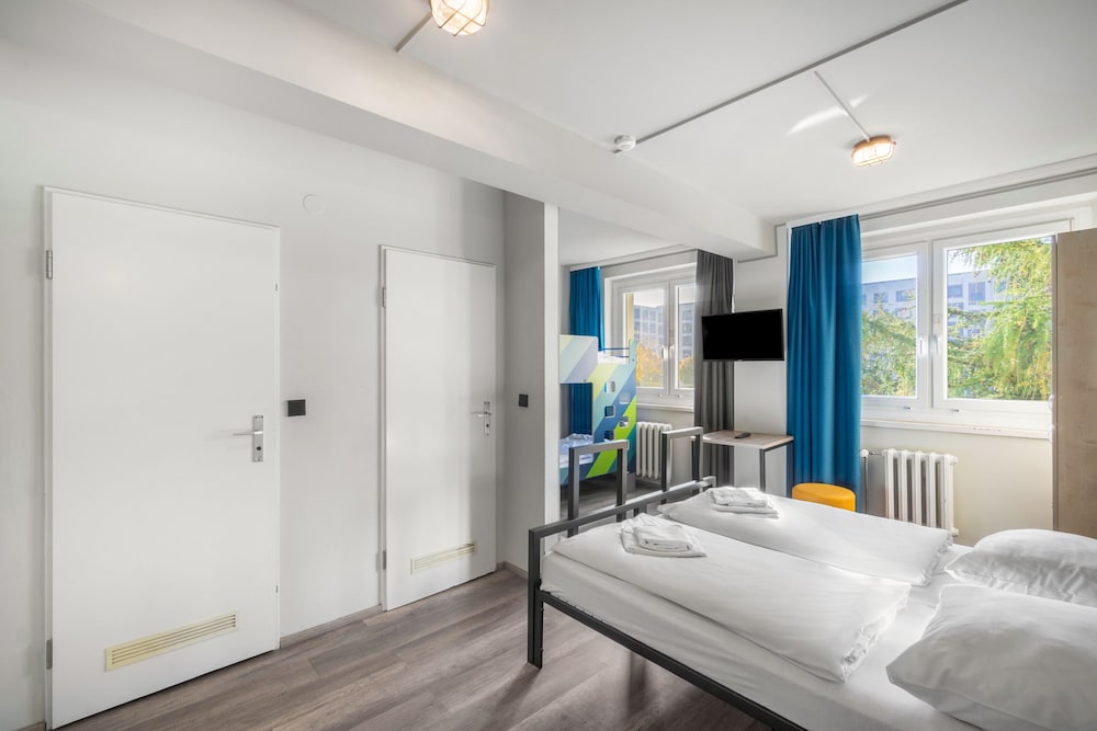 MIXED DORM, 4 BEDS