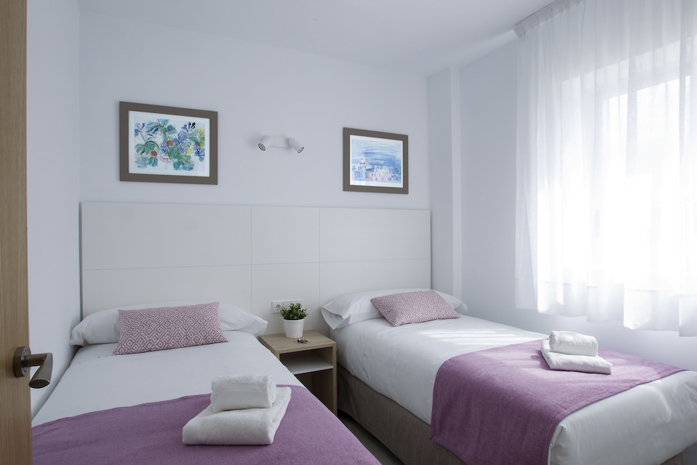 2 BEDROOMS, FAMILY, APARTMENT, 4 BEDS, 2 SOFA