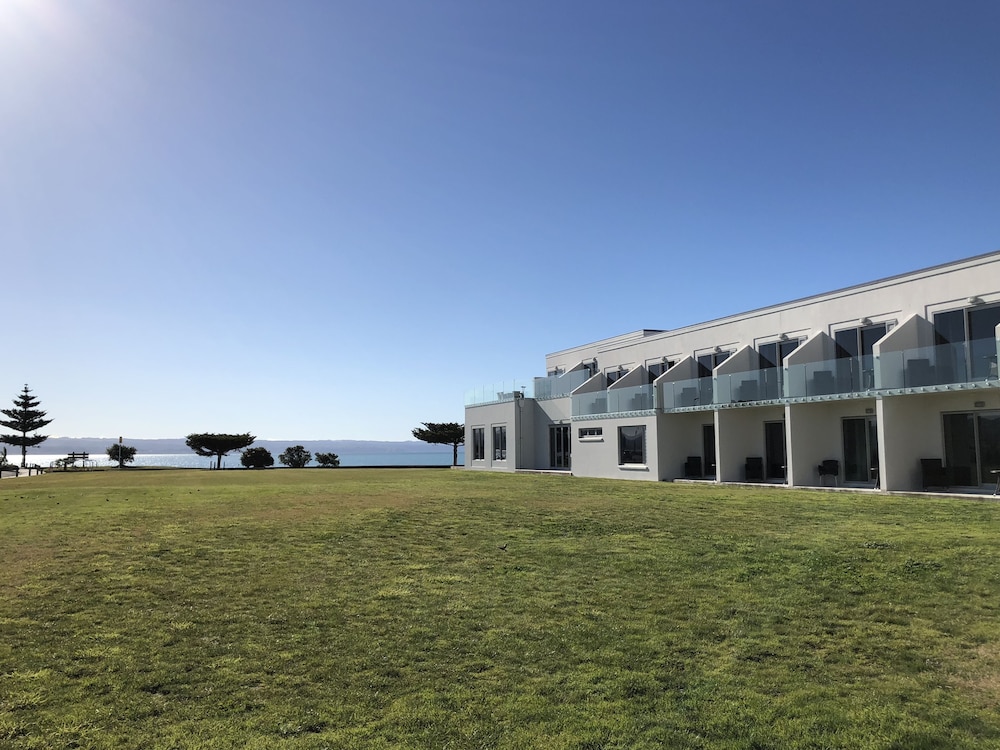 East Pier Hotel 22/26