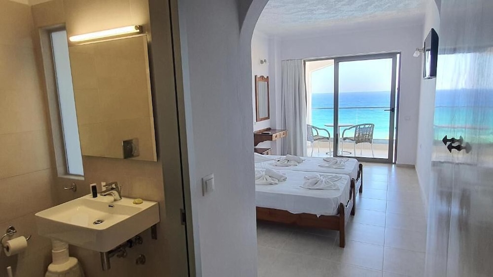 Stella Beach Hotel 35/37