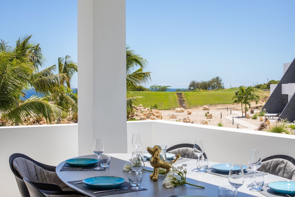 The Reef at Blue Bay Golf & Beach Resort 25/50