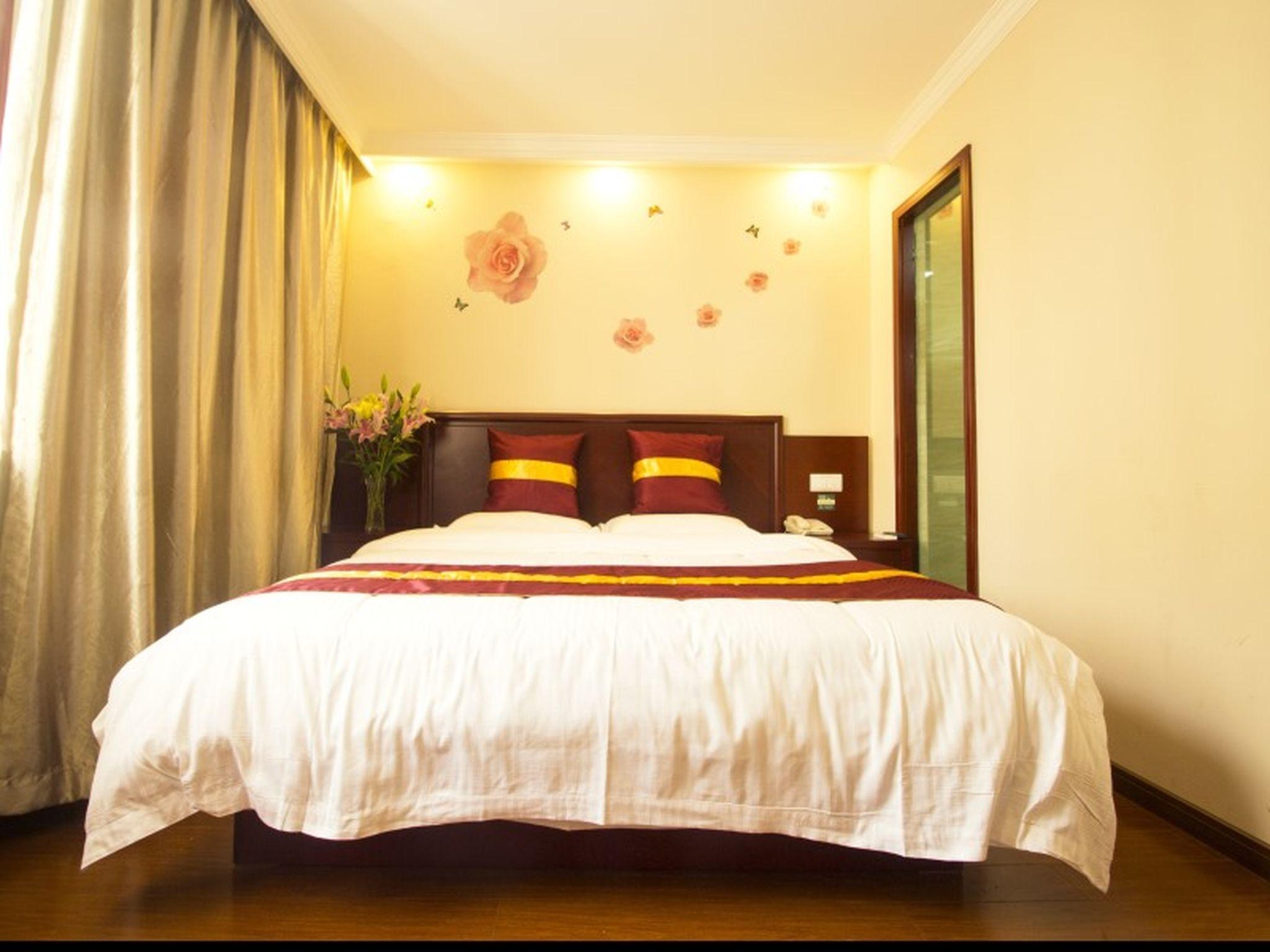 GreenTree Inn Shanghai World Expo Site Yangsi Metro Station Shell Hotel 6/16